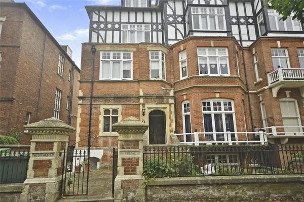 Earls Avenue, Folkestone, CT20
