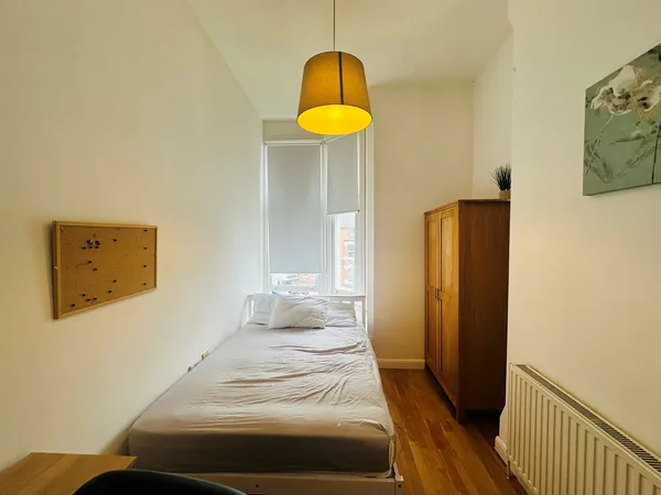 Room 5, Derby Road, Nottingham, NG7