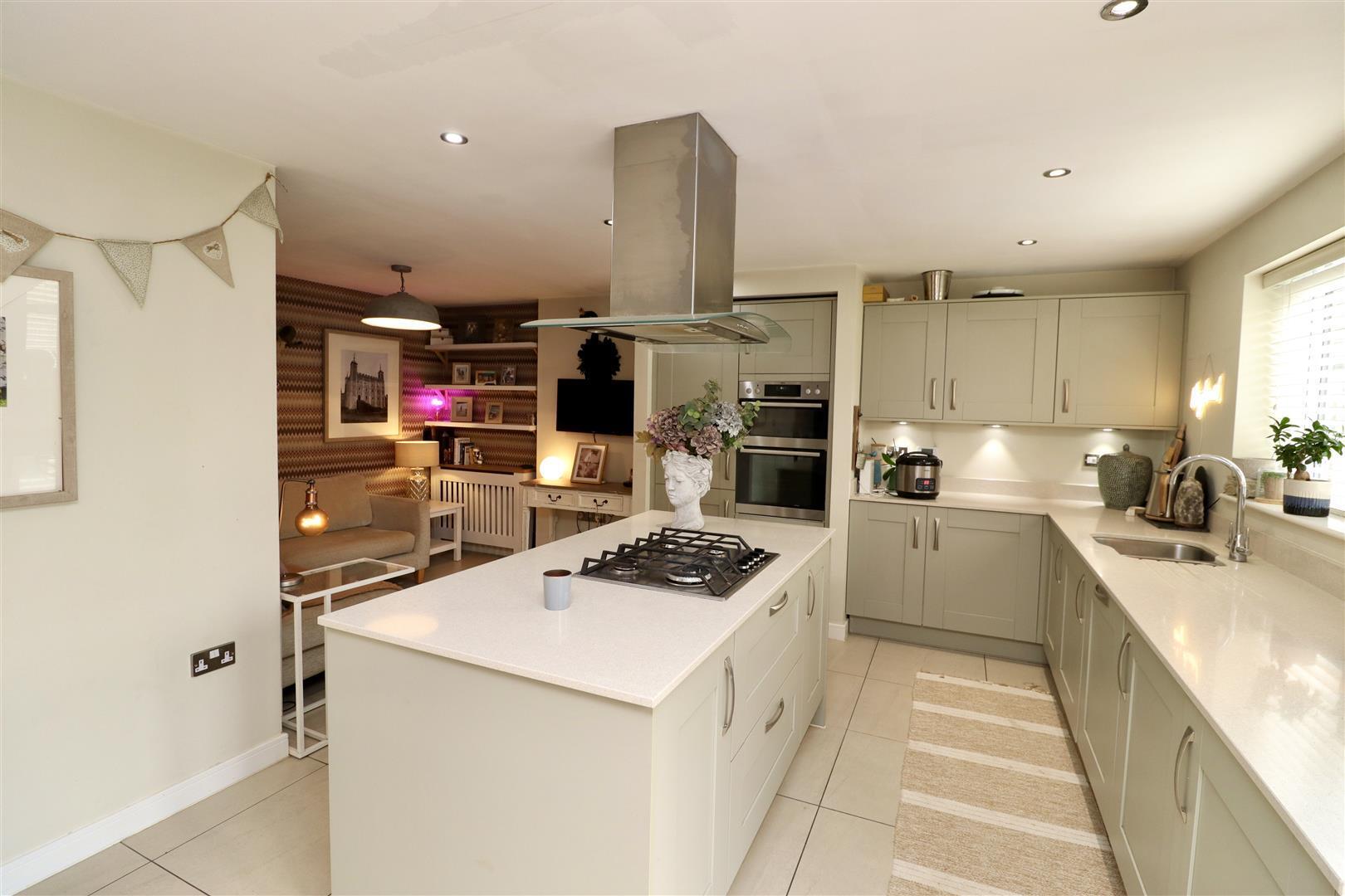 4 bedroom property for sale in Londesborough Road, Market Weighton