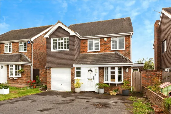 Hearne Drive, Holyport, Maidenhead, B...