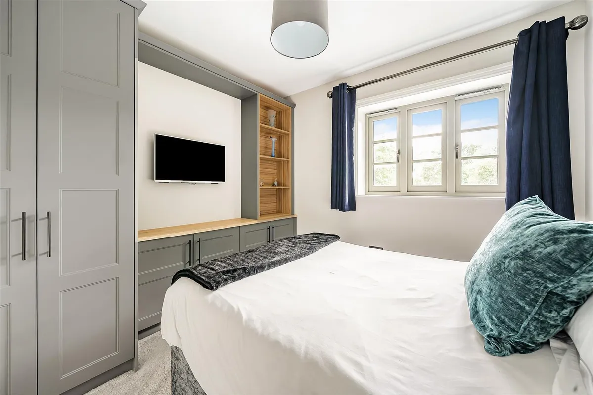 Ashlyns Grove, Berkhamsted