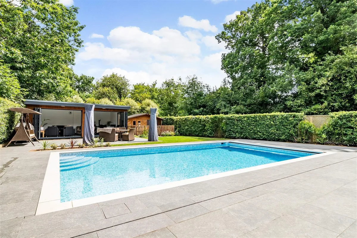 Ashlyns Grove, Berkhamsted
