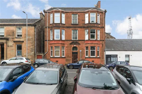 Ardgowan Square, Greenock, PA16