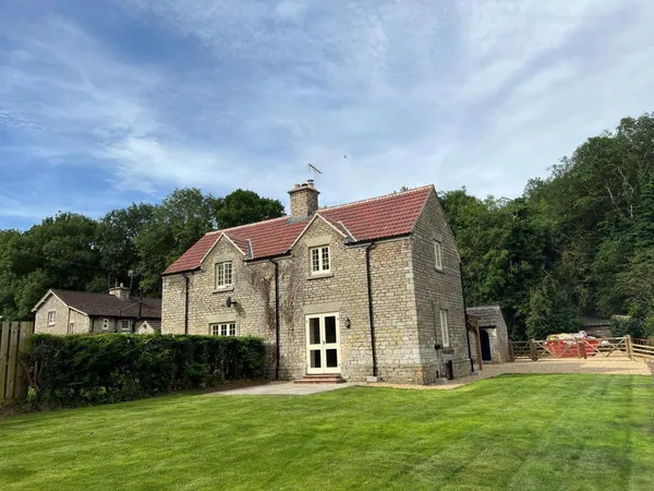 TOP COTTAGES, WOODNOOK