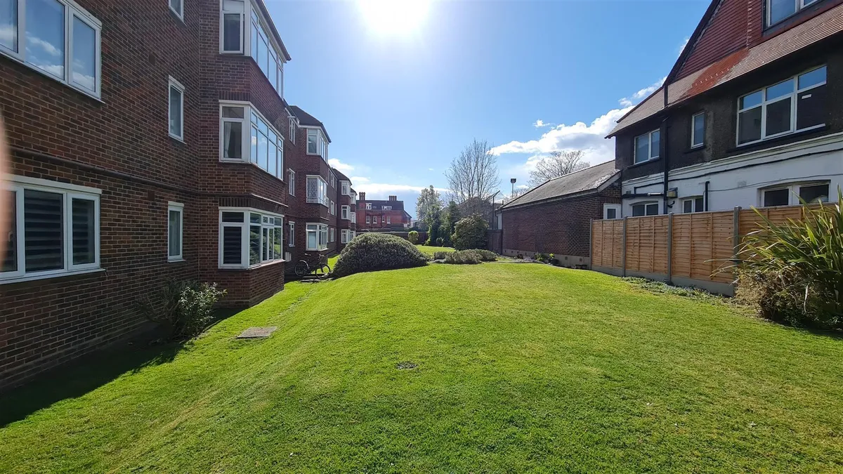 Brondesbury Park, London, NW6