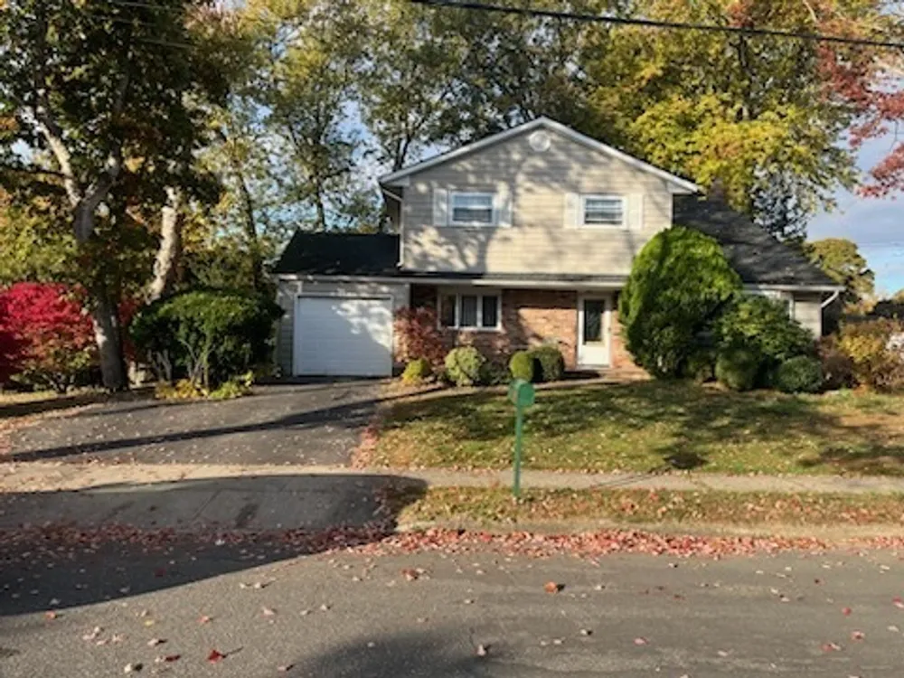 110 Totten Ave, Deer Park, NY 11729