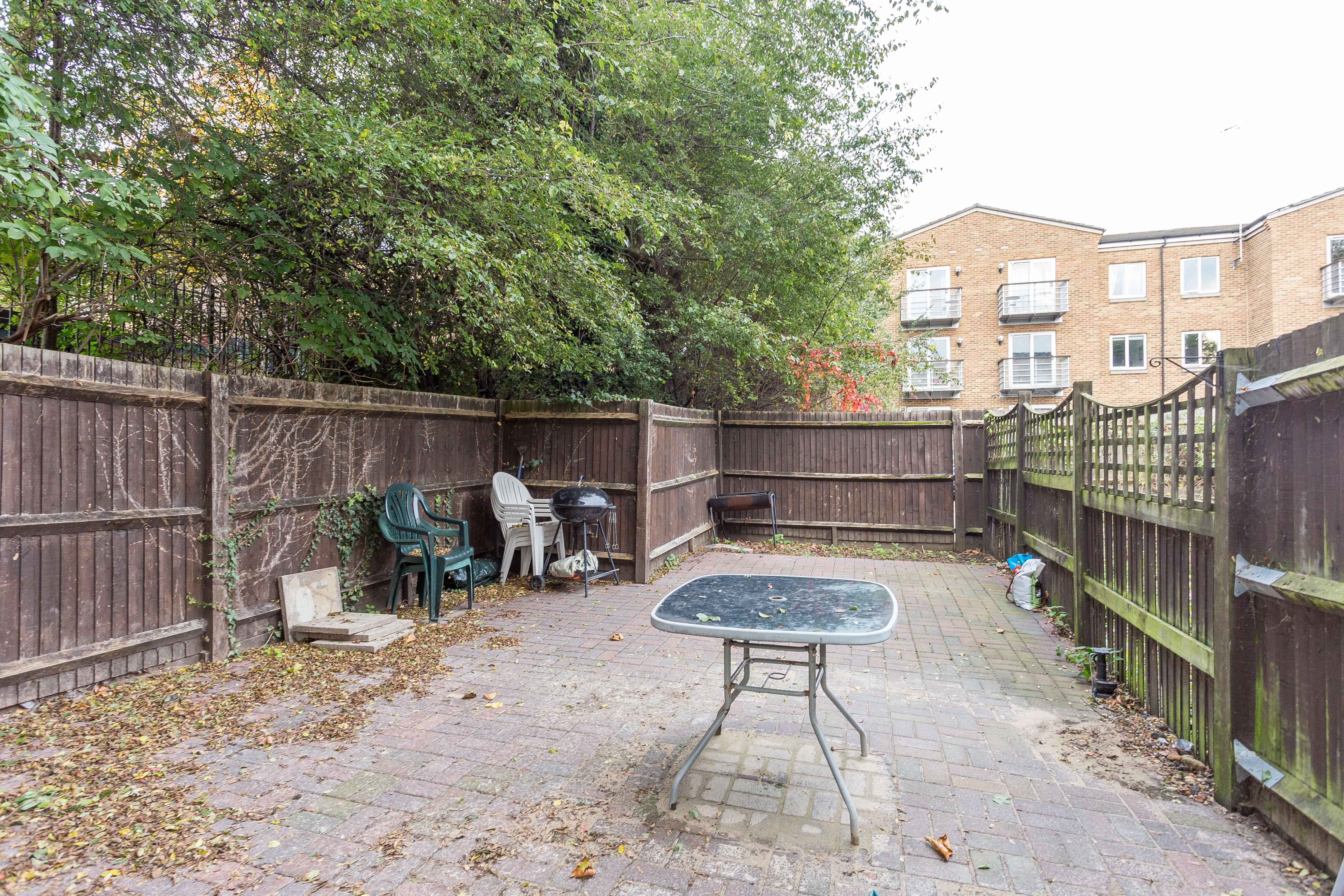 Surrey Quays, London, Greater London, SE16 Image 18
