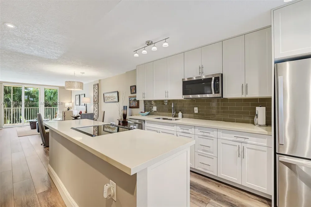 250 Jacaranda Dr, Plantation, FL 33324