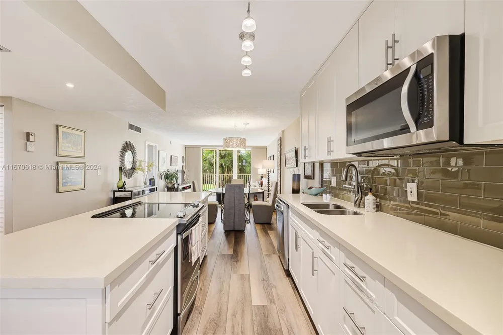 250 Jacaranda Dr, Plantation, FL 33324
