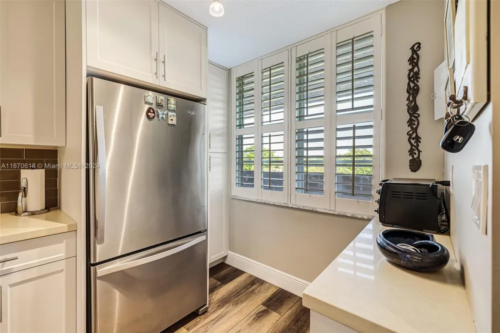 250 Jacaranda Dr, Plantation, FL 33324
