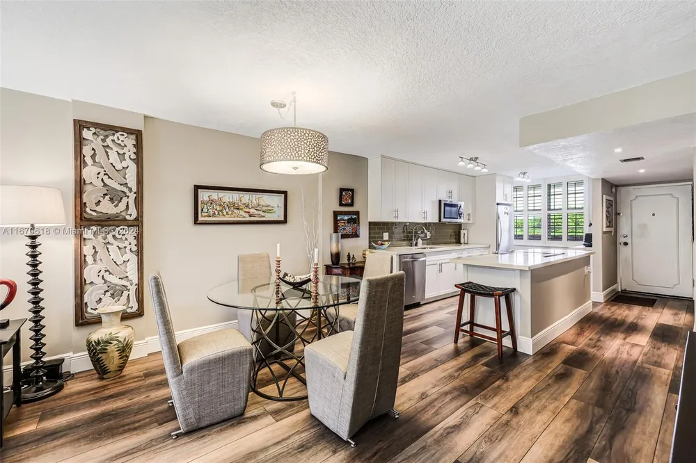 250 Jacaranda Dr, Plantation, FL 33324