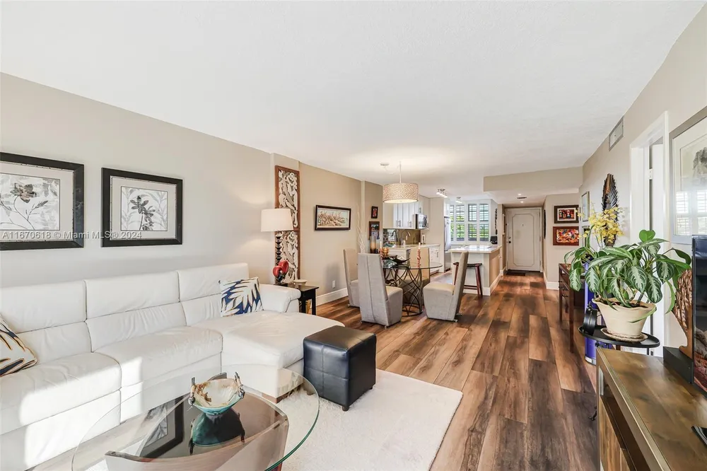 250 Jacaranda Dr, Plantation, FL 33324