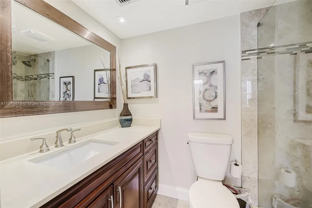 250 Jacaranda Dr, Plantation, FL 33324