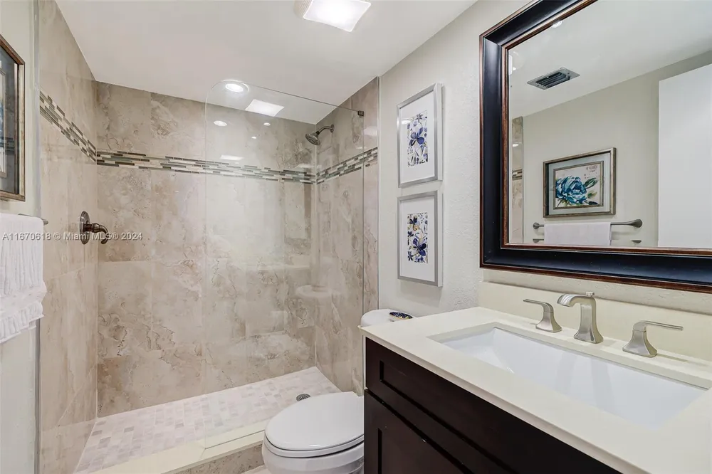 250 Jacaranda Dr, Plantation, FL 33324