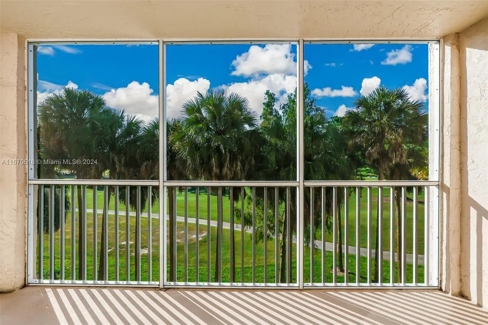 250 Jacaranda Dr, Plantation, FL 33324