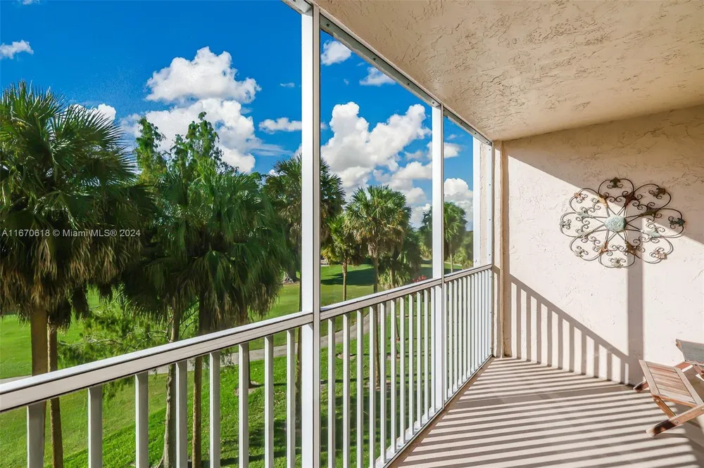 250 Jacaranda Dr, Plantation, FL 33324