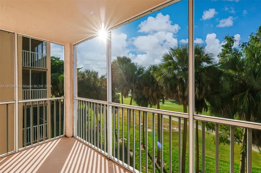 250 Jacaranda Dr, Plantation, FL 33324