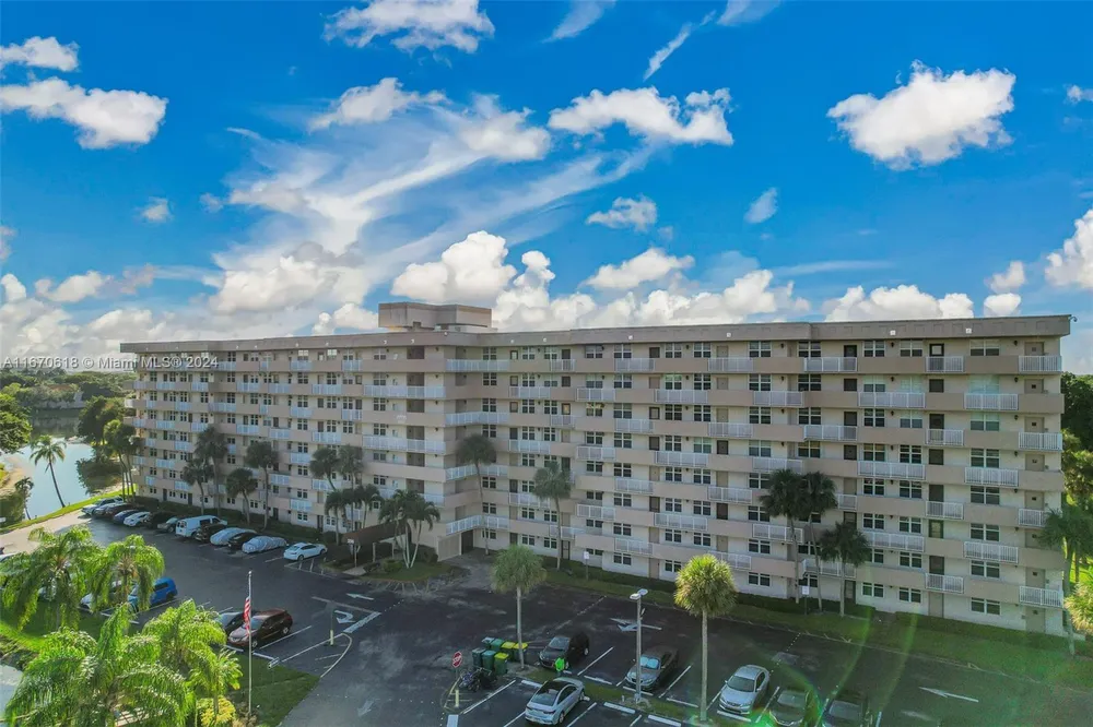 250 Jacaranda Dr, Plantation, FL 33324