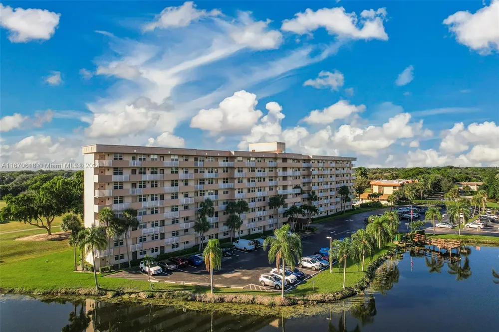250 Jacaranda Dr, Plantation, FL 33324