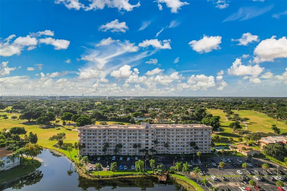 250 Jacaranda Dr, Plantation, FL 33324