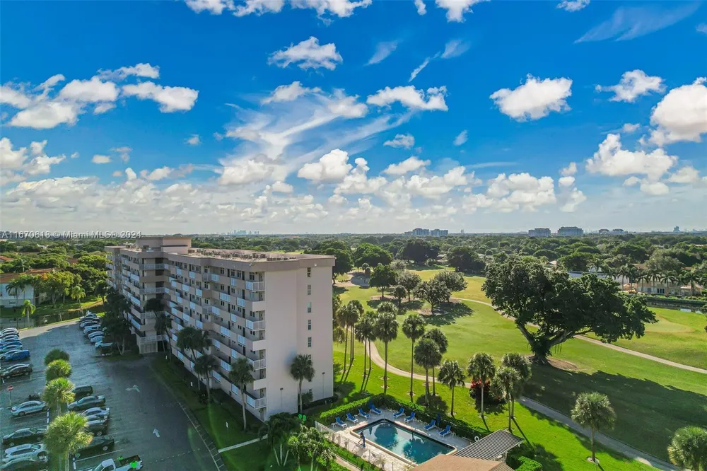 250 Jacaranda Dr, Plantation, FL 33324