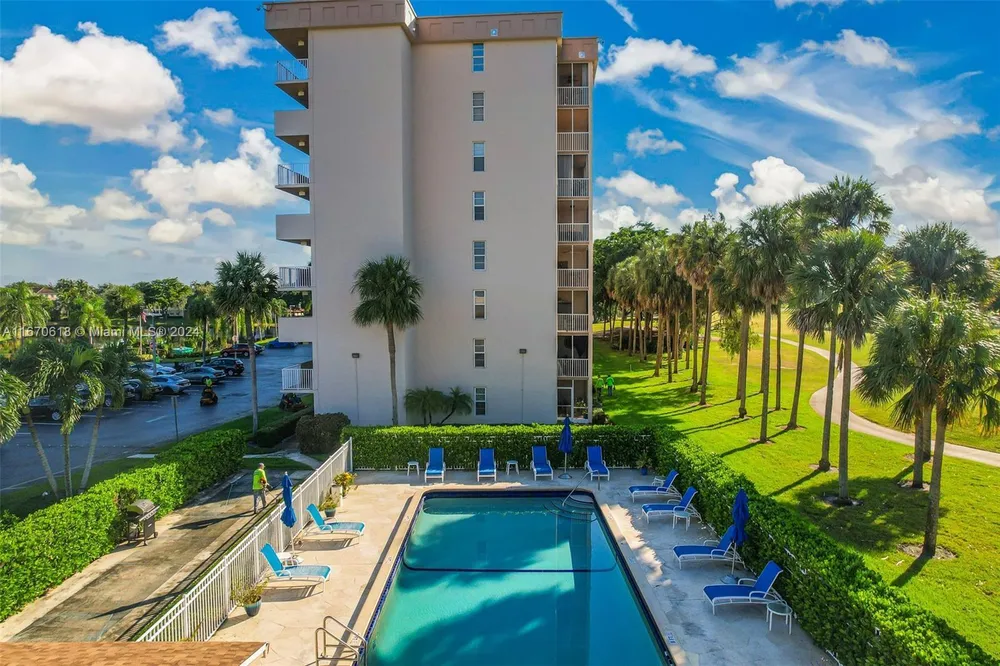250 Jacaranda Dr, Plantation, FL 33324