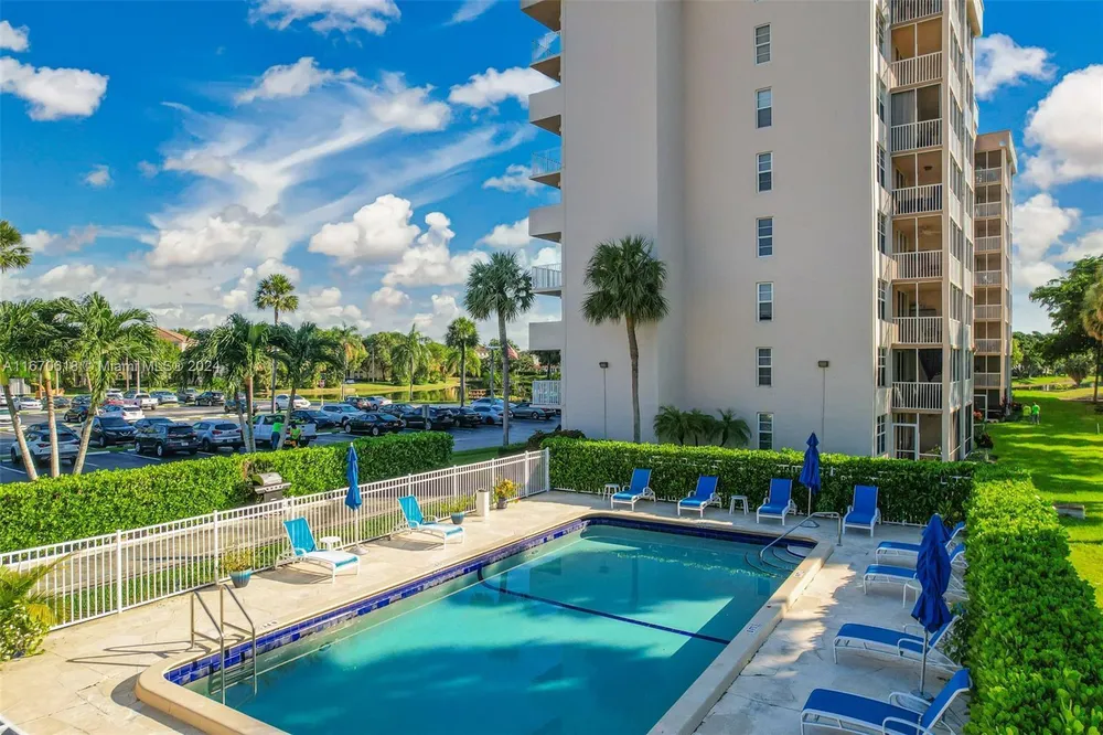 250 Jacaranda Dr, Plantation, FL 33324