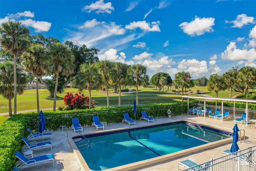 250 Jacaranda Dr, Plantation, FL 33324