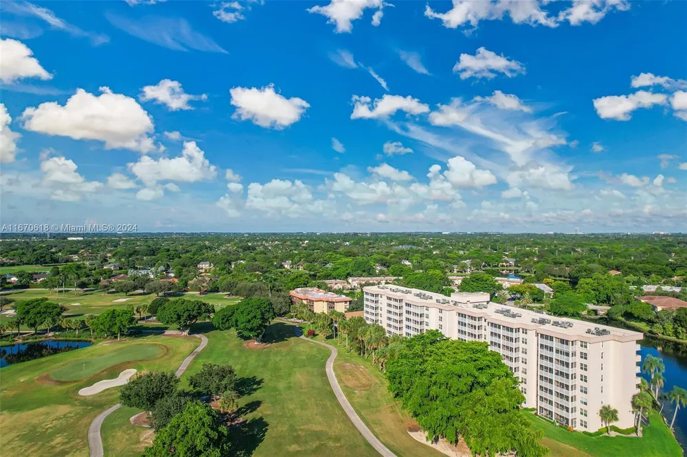 250 Jacaranda Dr, Plantation, FL 33324