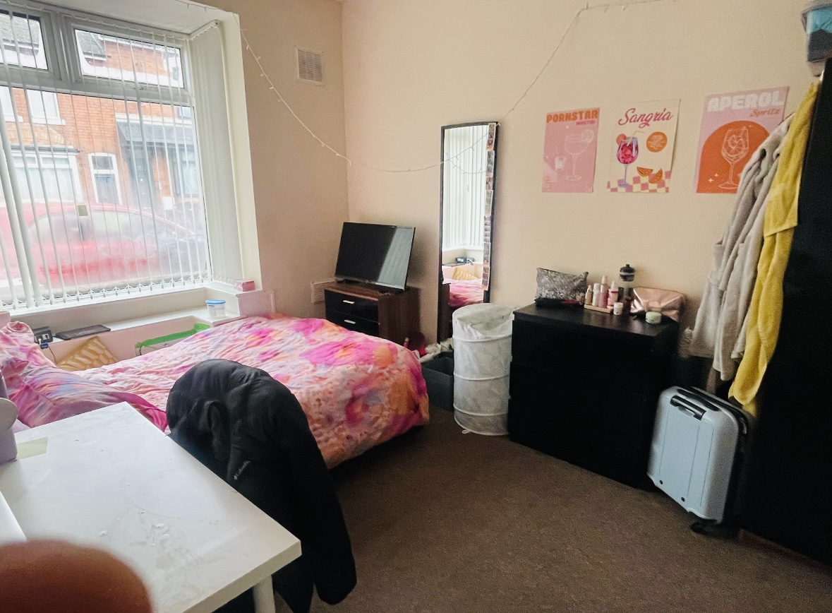 200 Tiverton Road  Image 6