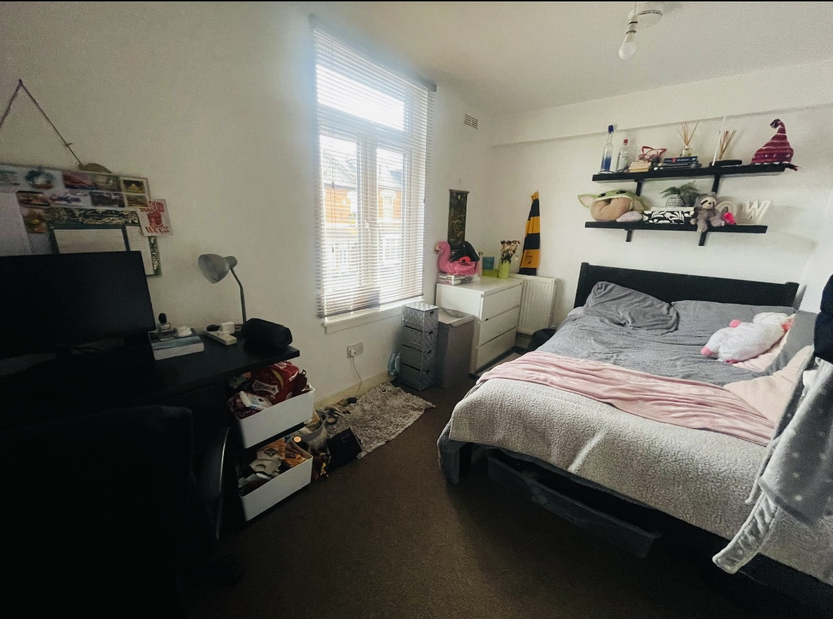 200 Tiverton Road  Image 4