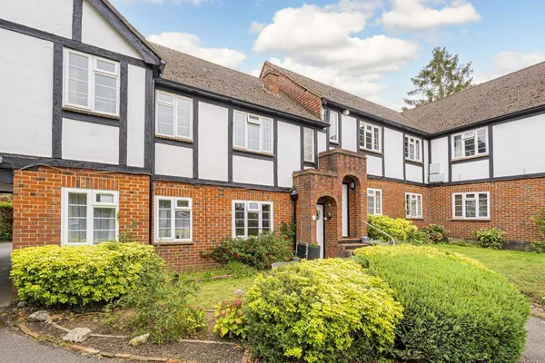 Arlington Lodge, Weybridge, KT13 photo 1
