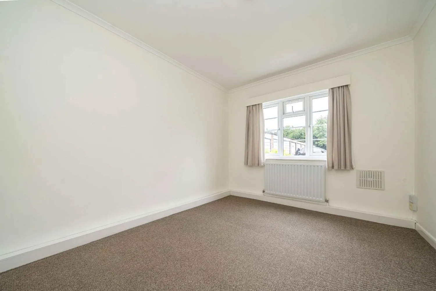 Arlington Lodge, Weybridge, KT13 photo 2