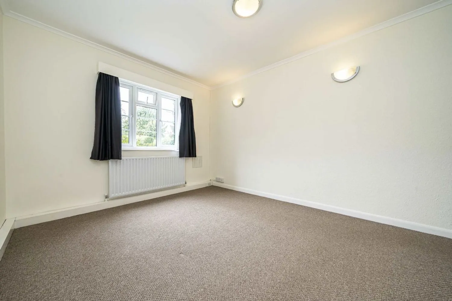 Arlington Lodge, Weybridge, KT13 photo 3
