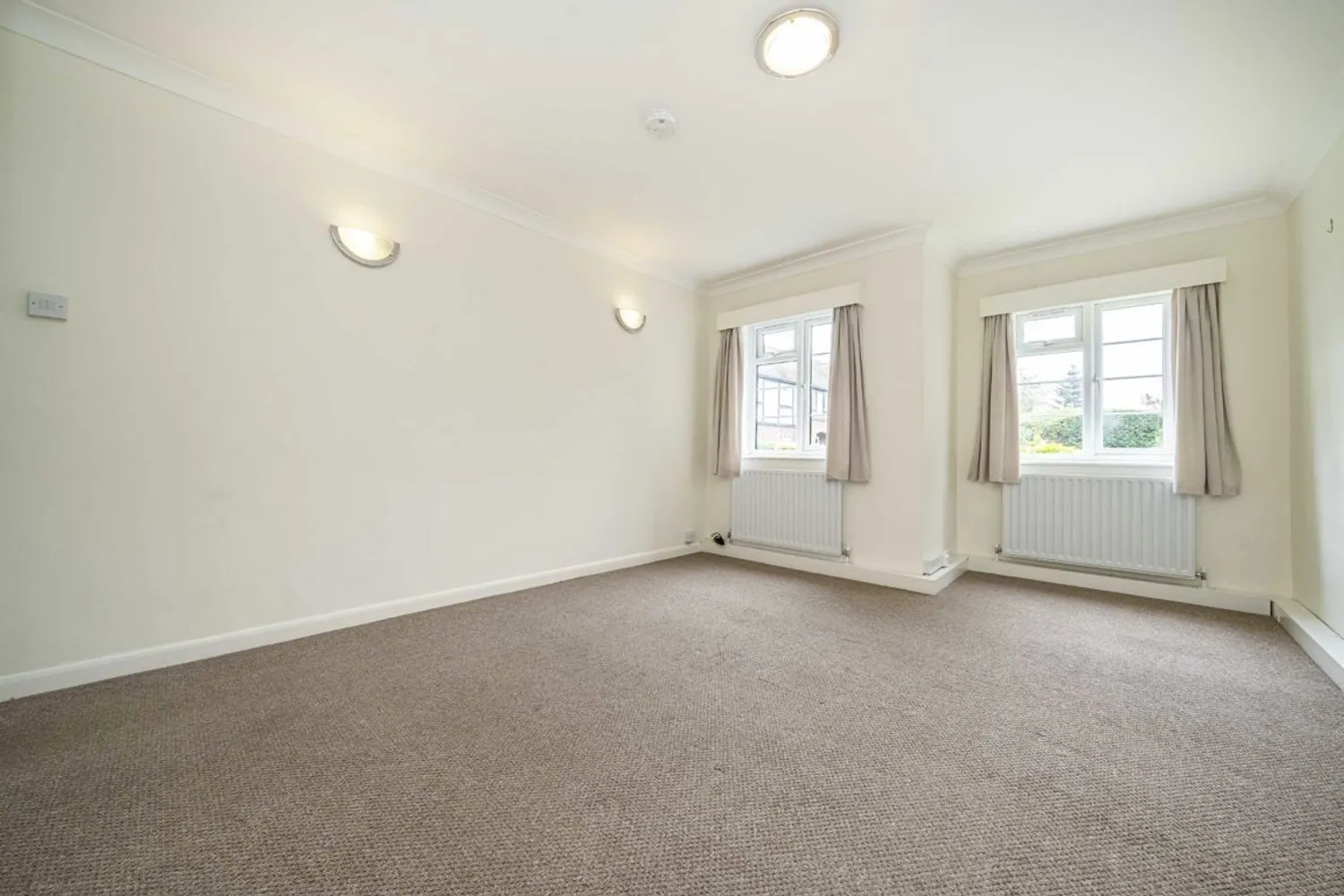 Arlington Lodge, Weybridge, KT13 photo 4