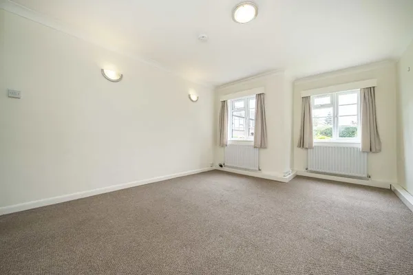 Arlington Lodge, Weybridge, KT13 photo 4
