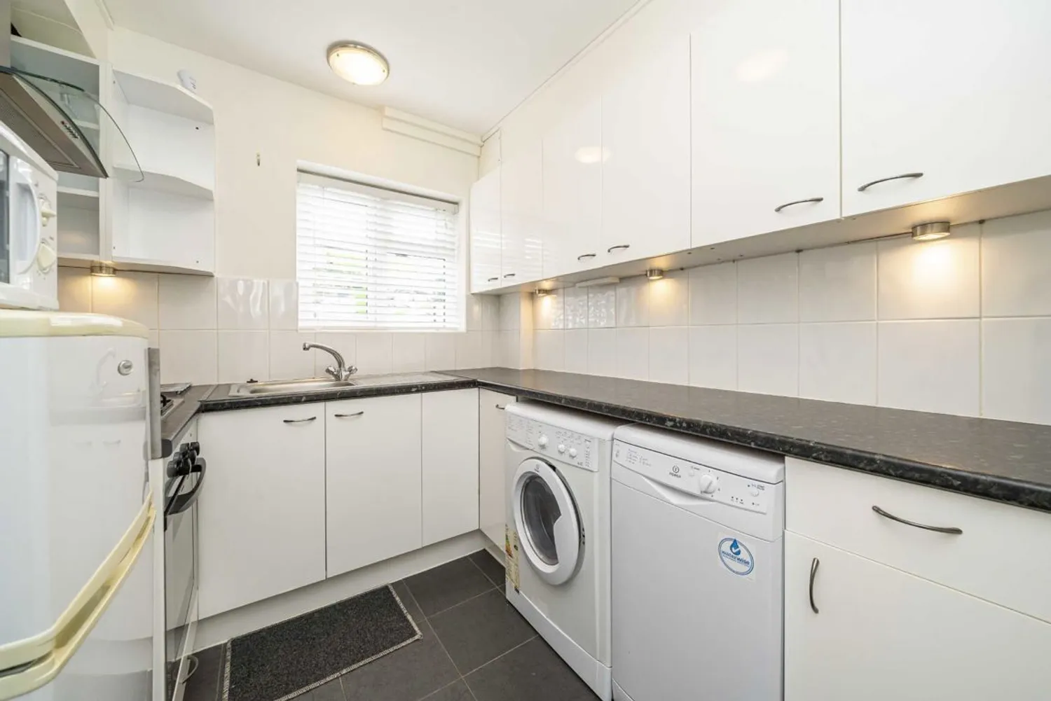 Arlington Lodge, Weybridge, KT13 photo 6
