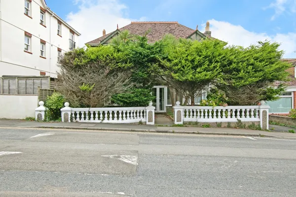 Edgcumbe Avenue, Newquay, Cornwall, TR7