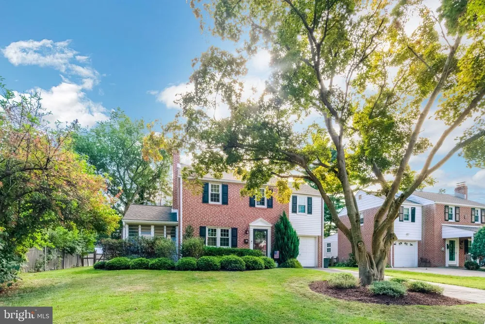 402 W Garden Rd, Oreland, PA 19075