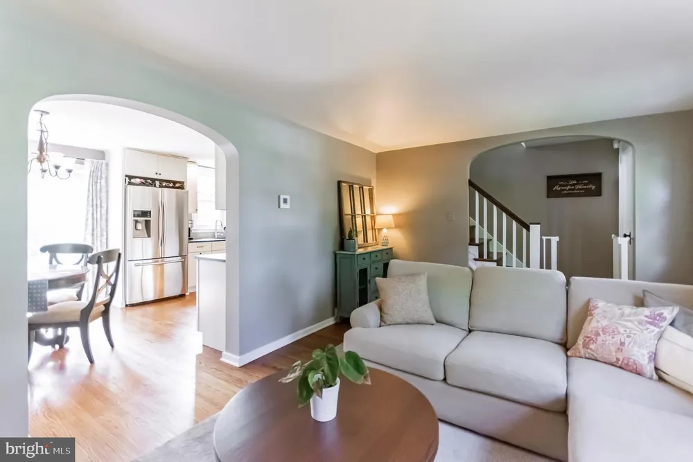 402 W Garden Rd, Oreland, PA 19075