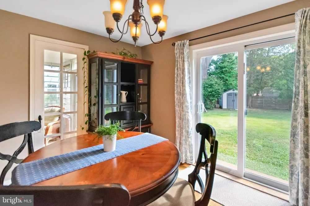 402 W Garden Rd, Oreland, PA 19075