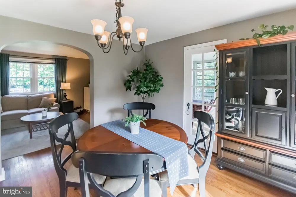 402 W Garden Rd, Oreland, PA 19075