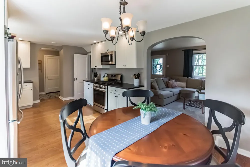 402 W Garden Rd, Oreland, PA 19075
