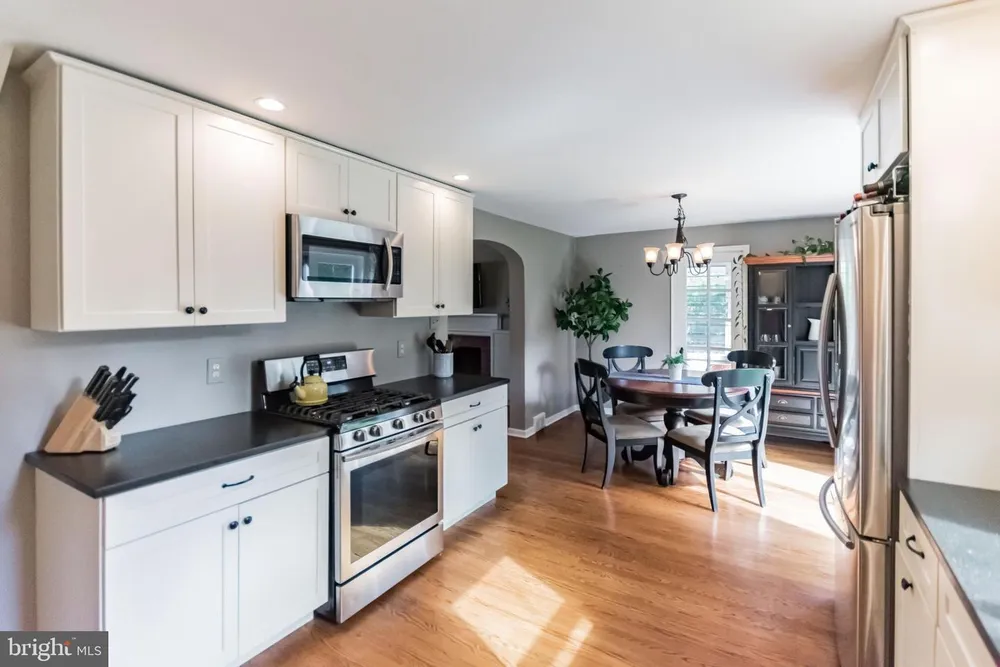 402 W Garden Rd, Oreland, PA 19075