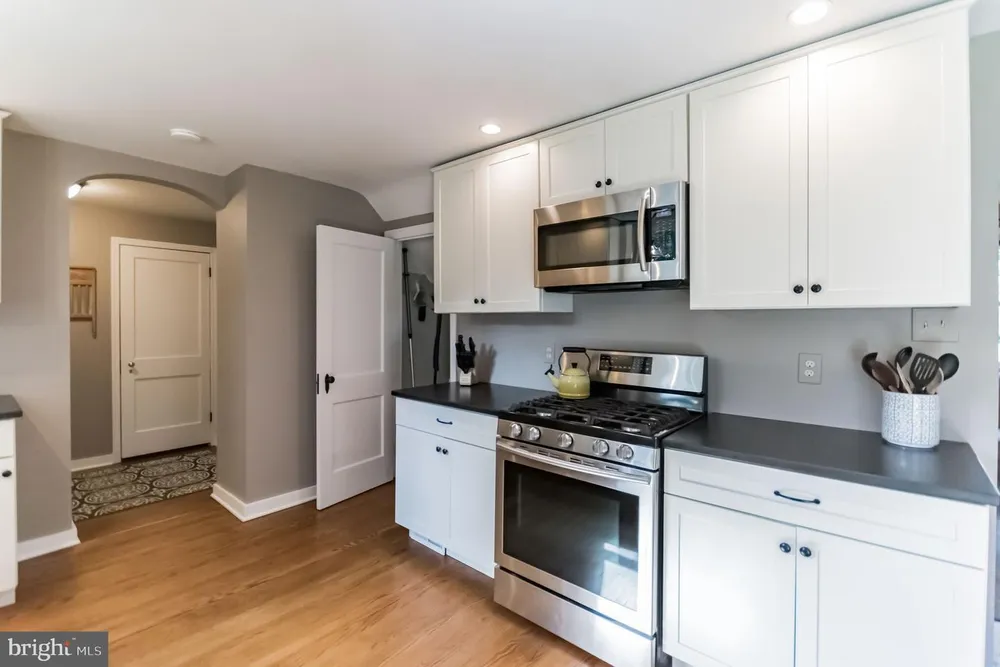 402 W Garden Rd, Oreland, PA 19075