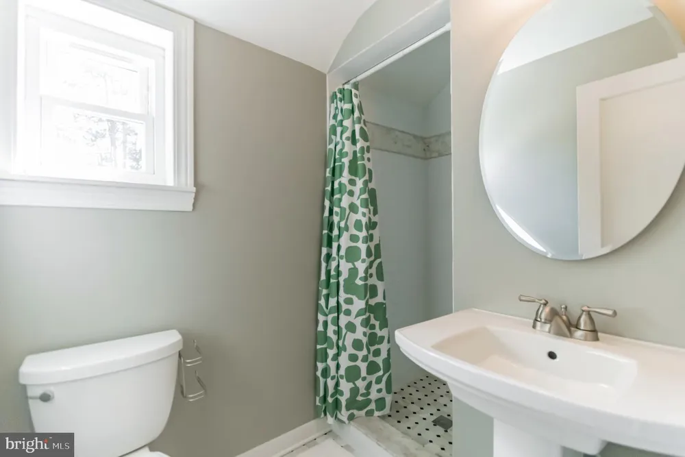 402 W Garden Rd, Oreland, PA 19075