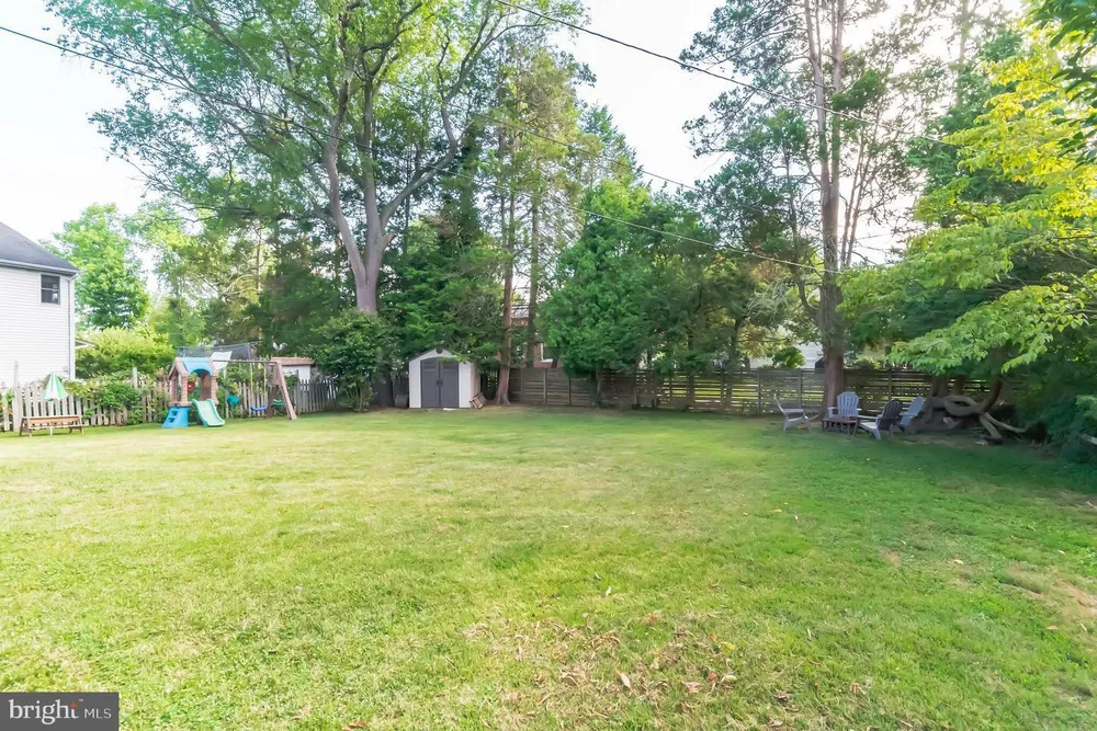 402 W Garden Rd, Oreland, PA 19075