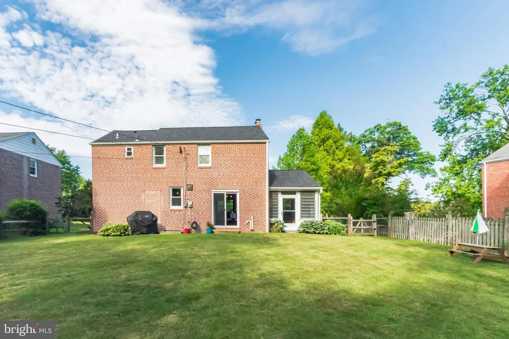 402 W Garden Rd, Oreland, PA 19075