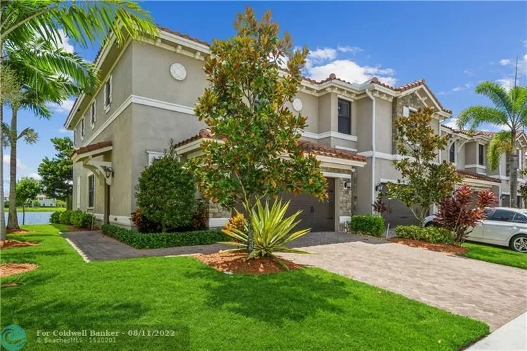 8452 Lake Majesty Ln, Parkland, FL 33076