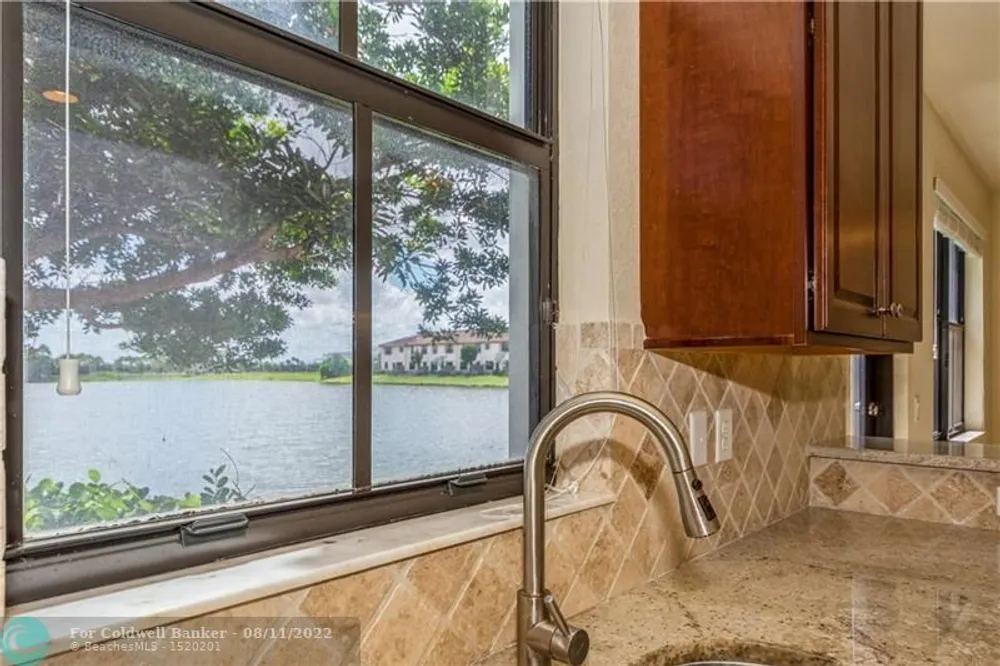 8452 Lake Majesty Ln, Parkland, FL 33076